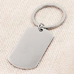Blanko-Schlüsselanhänger aus Edelstahl in Dog-Tag-Form mit poliertem Silberfinish
