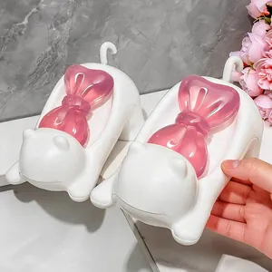 Bonito jabonera de plástico con forma de gato blanco y lazo rosa para drenaje de baño