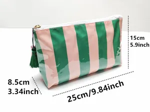Neceser de rayas en PVC brillante con medidas 25x15x8,5 cm para viaje y maquillaje
