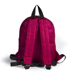 Glitzernder magentafarbener Kinderrucksack mit verstellbaren schwarzen Schultergurten.