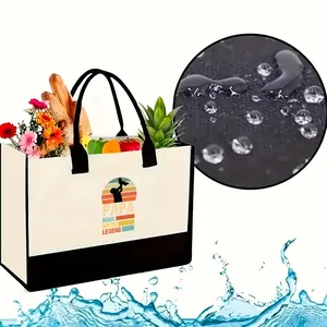 Primer plano detallado que muestra la tela impermeable de la bolsa de lona