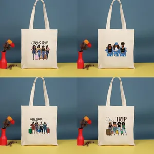 Collage de cuatro bolsas de lona con ilustraciones vibrantes de mujeres afroamericanas.