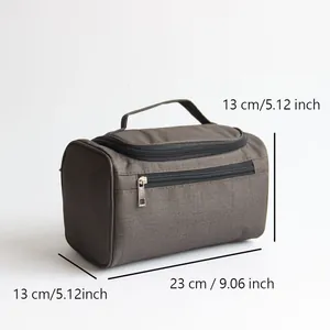 Dimensions détaillées de la trousse de toilette marron imperméable : 23 x 13 x 13 cm pour voyager