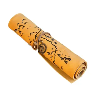 Astuccio arrotolabile vintage in pelle PU con mappa del tesoro e ciondolo bussola