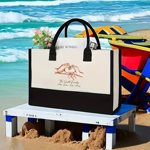 Bolso grande de lona con un estampado personalizado de manos familiares en la playa