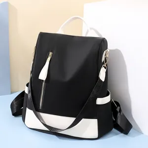 Elegante zaino antifurto bicolore bianco e nero per donne in viaggio