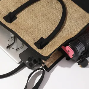 Vista dettagliata della borsa tote in iuta con spazio per laptop e tracolla staccabile