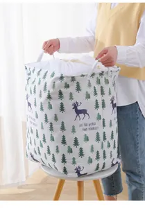 Grand panier à linge en tissu avec cordon de serrage et motif décoratif sapin et cerf