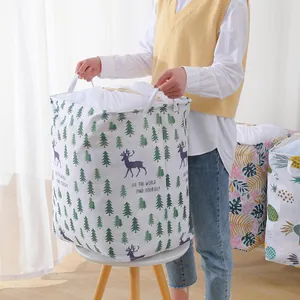 Grand panier à linge pliable avec cordon de serrage et motif de cerf de la forêt.