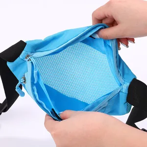 Sac banane de sport bleu avec poche intérieure en filet pour le fitness et course