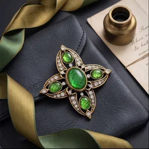Vintage Baroque Hollow Cross Brooch For Women Alloy Zirconia Artificial Gemstone Emerald Green Suit Pin Jewelry