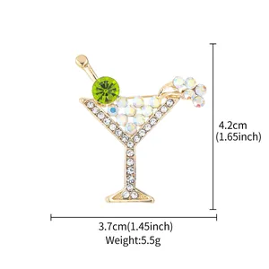 Vista detallada del broche de copa de cóctel con strass, medidas 4,2x3,7 cm y peso 5,5 g