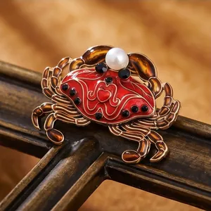 Süße Cartoon Krabbe Brosche Legierung Emaille Pin Künstliche Perle Strass Eingelegt Gold Rot Tier Anstecknadel Damen Mode Accessoires