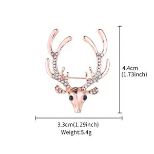 Detailed view of golden reindeer brooch with 4.4cm x 3.3cm dimensions and 5.4g weight