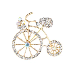Spilla da bicicletta placcata in oro vintage con strass bianchi e iridescenti brillanti
