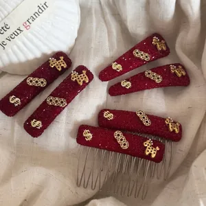 Prachtige Rode Shattered Ice Strass Haarclips Voor Vrouwen Jaar Van Het Paard Feestelijke Nieuwjaar Legering Stof Haarspelden Goud Paard Decor Haarkam