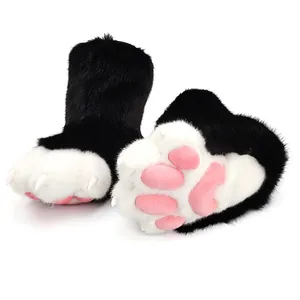 Pattes en fourrure noires et blanches avec coussinets roses pour cosplay fursuit.