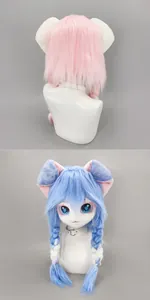 Detailansicht der handgefertigten Kigurumi Fursuit Hundemaske mit bunten Zöpfen