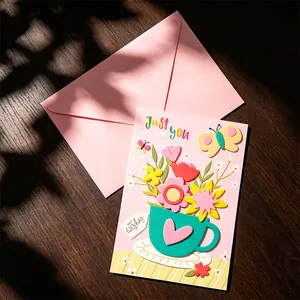 Detaillierte 3D-Cartoon-Grußkarte mit bunten Blumen und einem hübschen rosa Umschlag