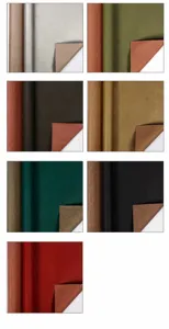 Vista dettagliata della texture della carta da regalo kraft a righe opache multicolore