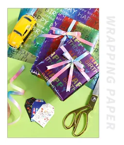 Farbenfrohes alu-beschichtetes Geburtstagsgeschenkpapier mit Aufdruck und Schleife