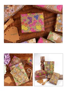 Détail de papier cadeau Kraft vintage avec motifs floraux vibrants et étiquettes