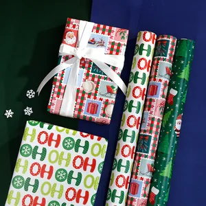 Feestelijke kerstcadeaupapierrollen met de kerstman en HO HO HO-patronen