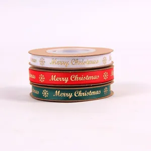 Pile de rubans de Noel avec impression dore Merry Christmas pour emballage cadeau