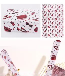 Vue détaillée de papier cadeau sur le thème mode avec talons hauts et rouge à lèvres