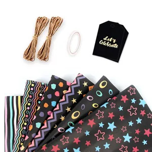 Set de papel de regalo con varios patrones, cordel y etiquetas Let's Celebrate