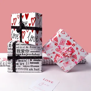 Valentinstag Geschenkpapier Set mit Herz und Liebe Motiven auf weißem Kraftpapier