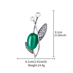 Retro-Anstecknadel im Detail mit Maßen von 8,1 cm Höhe und einem Gewicht von 14,4 g