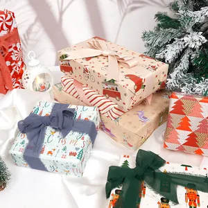 Groot kerstpapier assortiment met feestelijke notenkraker en kerstman patronen voor kado's