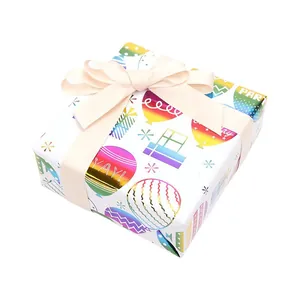 Hochwertiges Geschenkpapier zum Geburtstag mit bunten Luftballons und cremefarbener Schleife