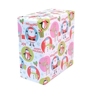 Dettaglio di carta da regalo natalizia di alta qualità con simpatici motivi di Babbo Natale