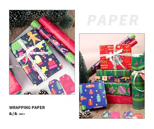 Buntes Weihnachtsgeschenkpapier mit Comic-Mustern und festlichen Anhängern