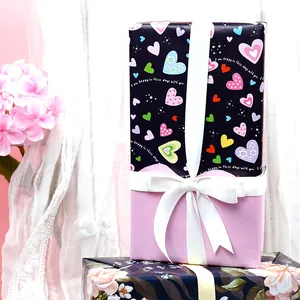 Romantisch cadeaupapier voor Valentijnsdag met hartjes en bloemen 80g gestreken