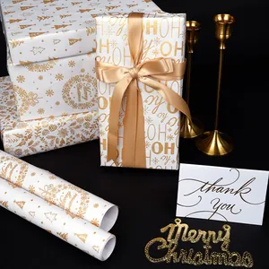 Luxe goudfolie kerstcadeaupapier rollen met feestelijke Merry Christmas patronen