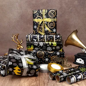Schwarzes und goldenes Weihnachtsgeschenkpapier mit festlichen Schneeflocken-Mustern