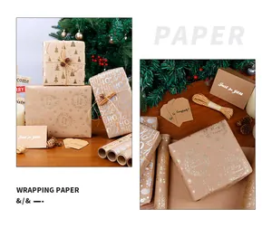 Vista dettagliata della carta regalo di Natale retrò dorata con cartellini e tag