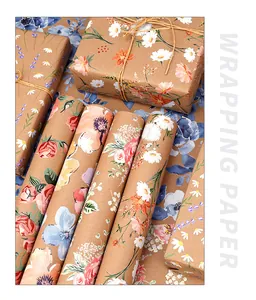 Detailaufnahme von Blumen-Kraftpapierrollen mit Rosen- und Gänseblümchenmustern