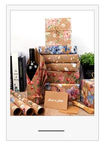 Vintage Kraftpapier-Geschenkpapierrollen mit Blumenmuster für dekorative Boxen.