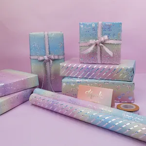 Carta Regalo Olografica Gradiente Viola da Sogno Romantica con Motivo a Cuore Rosa Amore Finitura Metallica per San Valentino Compleanno