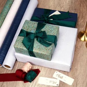 Rouleaux de papier cadeau de luxe texturé pour la Saint-Valentin et les anniversaires