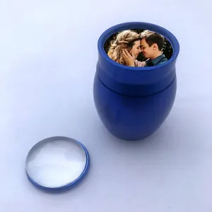 Pequeña urna de cremación de recuerdo azul en forma de huevo para cenizas humanas o de mascotas