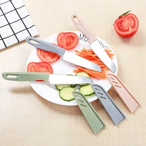 Juego de tres cuchillos para fruta de acero inoxidable con fundas protectoras de colores
