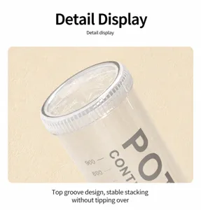 Vista detallada del diseño de la tapa ranurada apilable en un tarro de plástico transparente