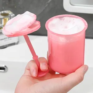Tazza manuale rosa per schiuma detergente viso, crea una schiuma ricca e soffice.