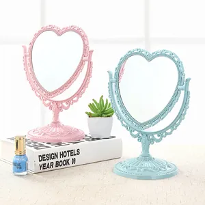 Miroir de maquillage vintage en forme de cœur avec cadres ornés sculptés roses et bleus