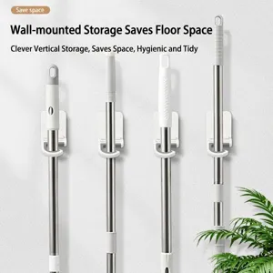 Wandmontierter selbstklebender Mopp- und Besenhalter Organizer an der weißen Wand